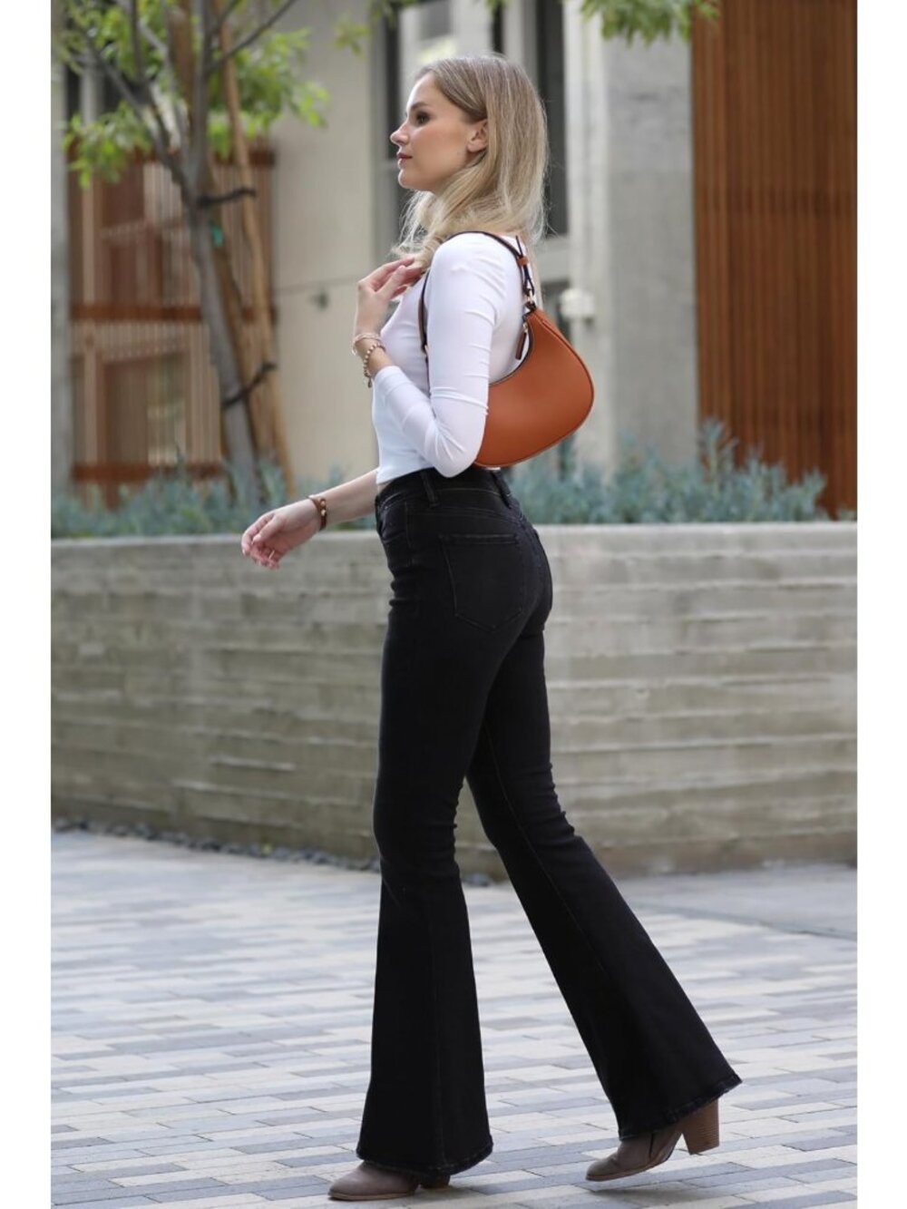 Chic Small Crescent Shoulder Bag | Stylish Underarm Purse for Everyday Use - Picture 2 of 8